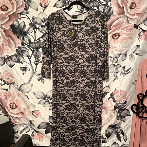 Black Lace Curvy Dress - Picture 1 of 11